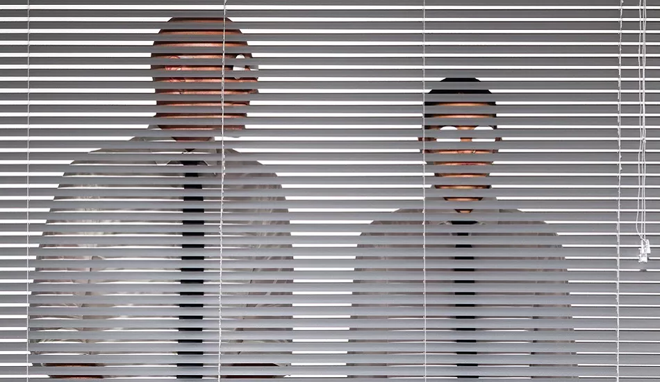 Illustration pour Arrêtez tout&nbsp;: le premier titre de Kompromat, la collab&rsquo; entre Vitalic et Rebeka Warrior, est sorti !