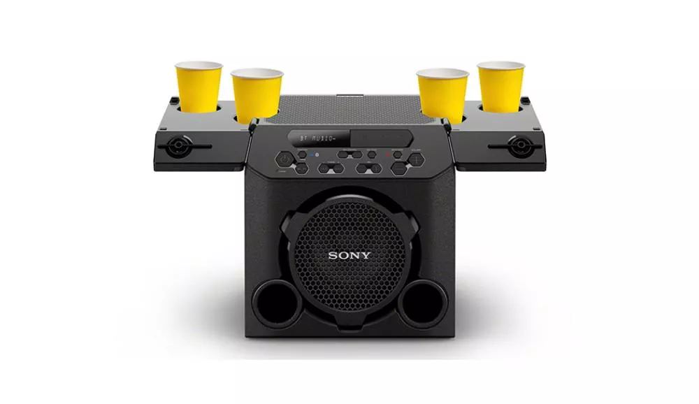 Illustration pour Tsugi Daily&nbsp;: La nouvelle enceinte porte-gobelets de Sony, une grosse soirée techno dans des studios télé…