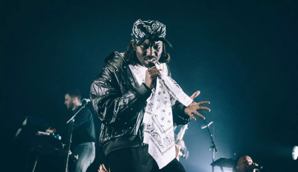 Illustration pour Blood Orange dévoile deux titres inédits en live