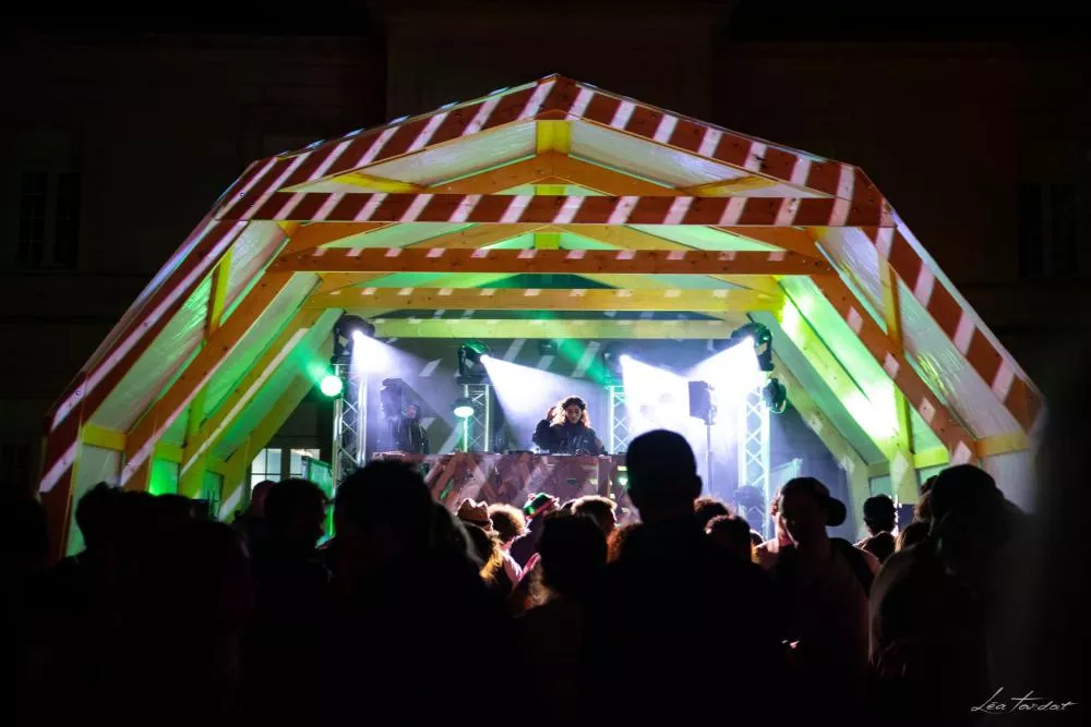 Illustration pour Les insolantes