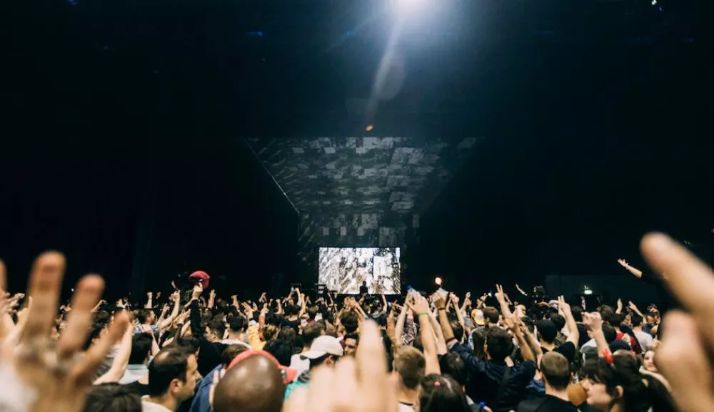 Illustration pour Sobre Weather&nbsp;: sans alcool la fête est plus folle