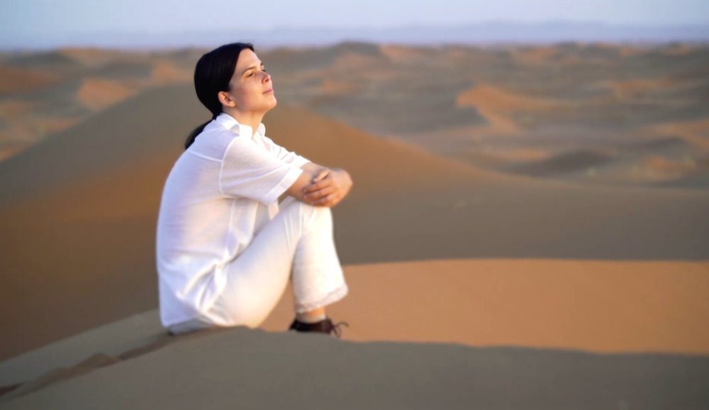 Illustration pour Tsugi Daily&nbsp;: Clémence de La Femme se lance en solo avec « Dune Solitaire »…