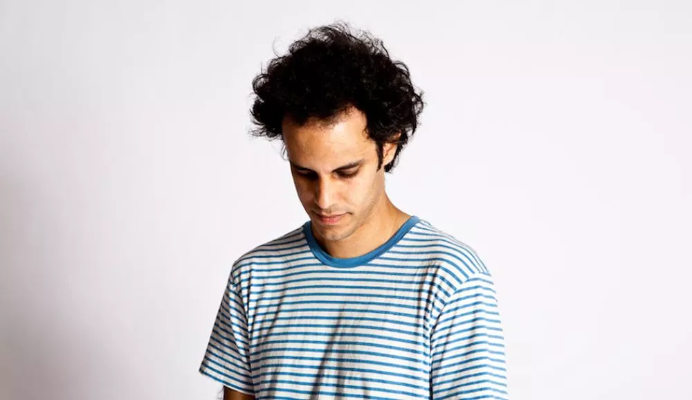 Illustration pour Four Tet sort deux morceaux sous son imprononçable alias ⣎⡇ꉺლ༽இ•̛)ྀ◞ ༎ຶ ༽ৣৢ؞ৢ؞ؖ ꉺლ