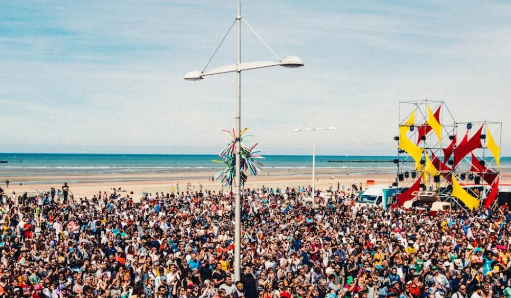 Illustration pour Clubbing, têtes d&rsquo;affiche gratuites et concerts secrets&nbsp;: La Bonne Aventure revient à Dunkerque