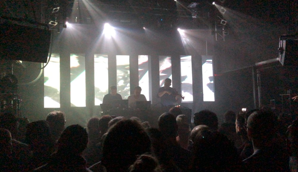 Illustration pour Plaid au Petit Bain&nbsp;: Chacun fait, fait, fait, ce qui lui Plaid, Plaid, Plaid