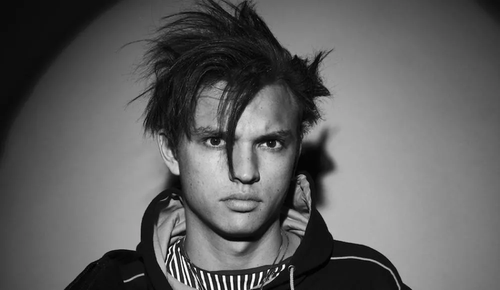 Illustration pour Coup de pouce&nbsp;: Arthur Ely