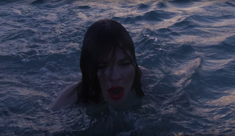 Illustration pour Nina Kraviz dévoile le clip aquatique de « i want you »