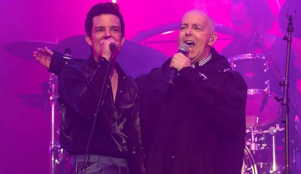 Illustration pour À voir&nbsp;: les Pet Shop Boys et Johnny Marr s&rsquo;allient à The Killers au Glatonsbury Festival