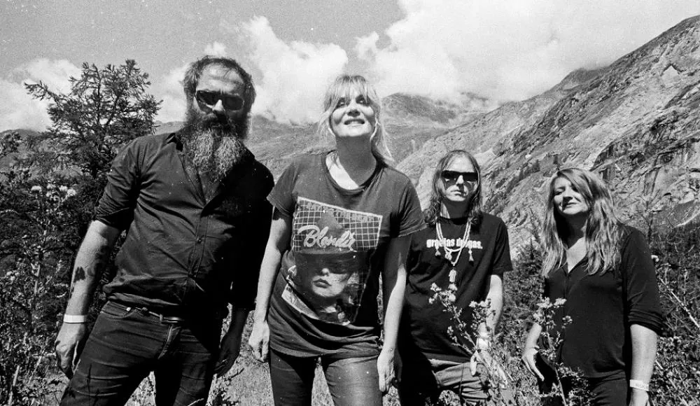 Illustration pour « Diabolique » de L&rsquo;Épée (The Limiñanas, Anton Newcombe et Emmanuelle Seigner)&nbsp;: l&rsquo;album rock et psyché qu&rsquo;on n&rsquo;attendait plus