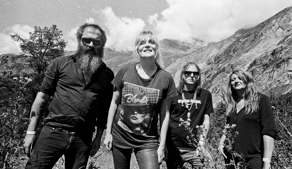 Illustration pour « Diabolique » de L&rsquo;Épée (The Limiñanas, Anton Newcombe et Emmanuelle Seigner)&nbsp;: l&rsquo;album rock et psyché qu&rsquo;on n&rsquo;attendait plus