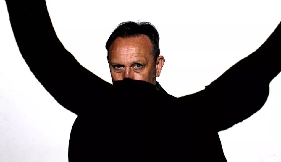 Illustration pour « Um Dada »&nbsp;: premier album solo de Stephen Mallinder, le co-fondateur de Cabaret Voltaire.