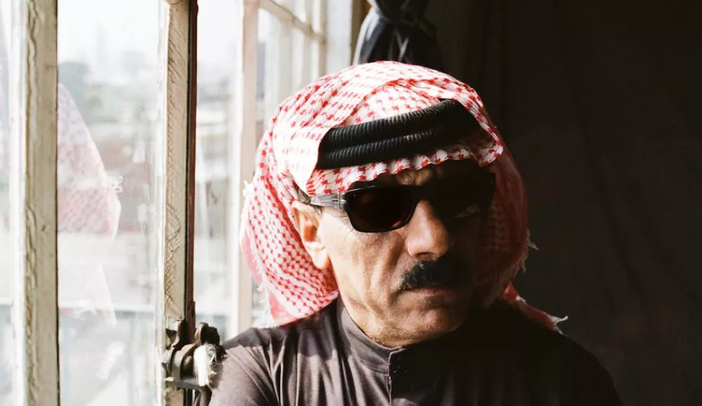 Illustration pour Tsugi Daily&nbsp;: Omar Souleyman annonce un nouvel album avec le frénétique (et romantique) « Layle »