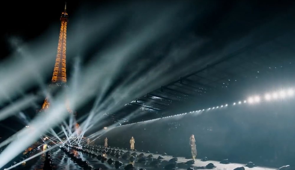 Illustration pour Tsugi Daily&nbsp;: SebastiAn habille le défilé Yves Saint Laurent de sa BO épique