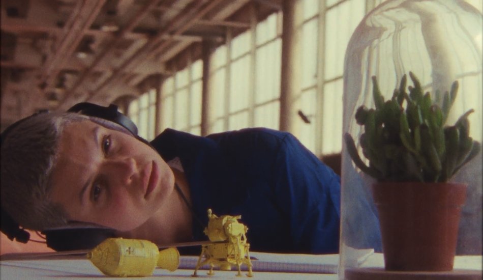 Illustration pour À voir&nbsp;: « The Foundation », le dernier clip spatial de Nicolas Godin (Air) en featuring avec Cola Boyy