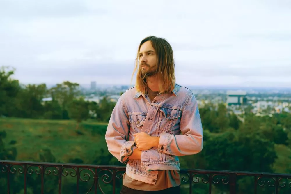 Illustration pour Tame Impala sort une version psyché et expliquée de son nouvel album