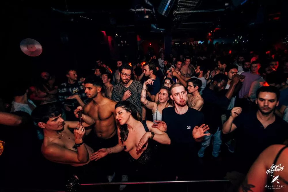 Illustration pour Soeurs Malsaines soirées