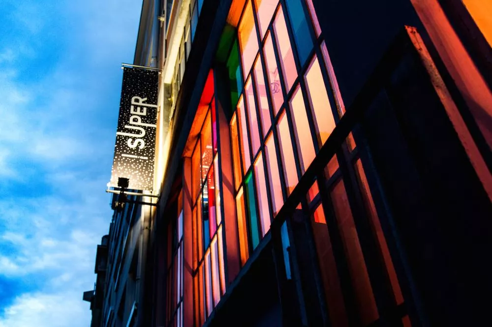 Illustration pour Le club rock parisien Supersonic lance son propre disquaire