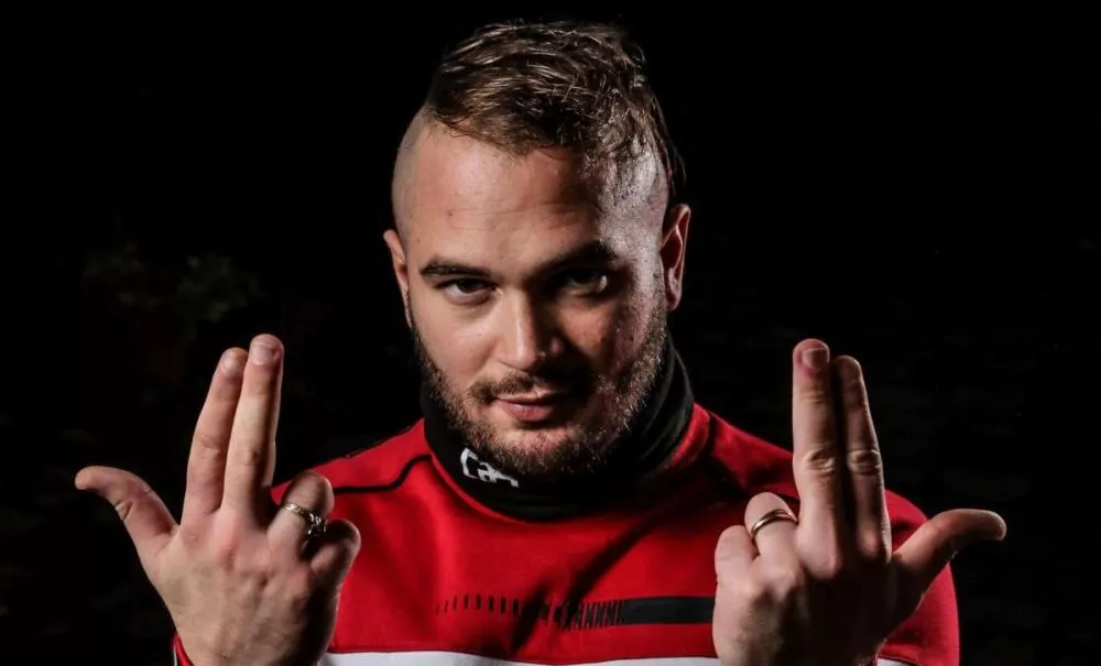 Illustration pour Jul va devenir le plus gros vendeur de l&rsquo;histoire du rap français