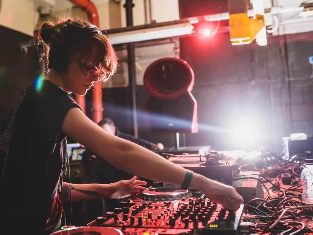 Illustration pour Artistes féminines en festivals&nbsp;: toujours plus mais pas encore assez