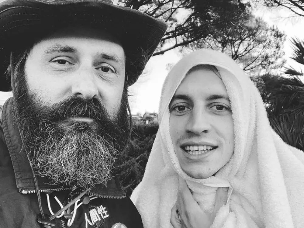 Illustration pour Mr Oizo et Roméo Elvis ensemble sur un track inédit (et bien con)