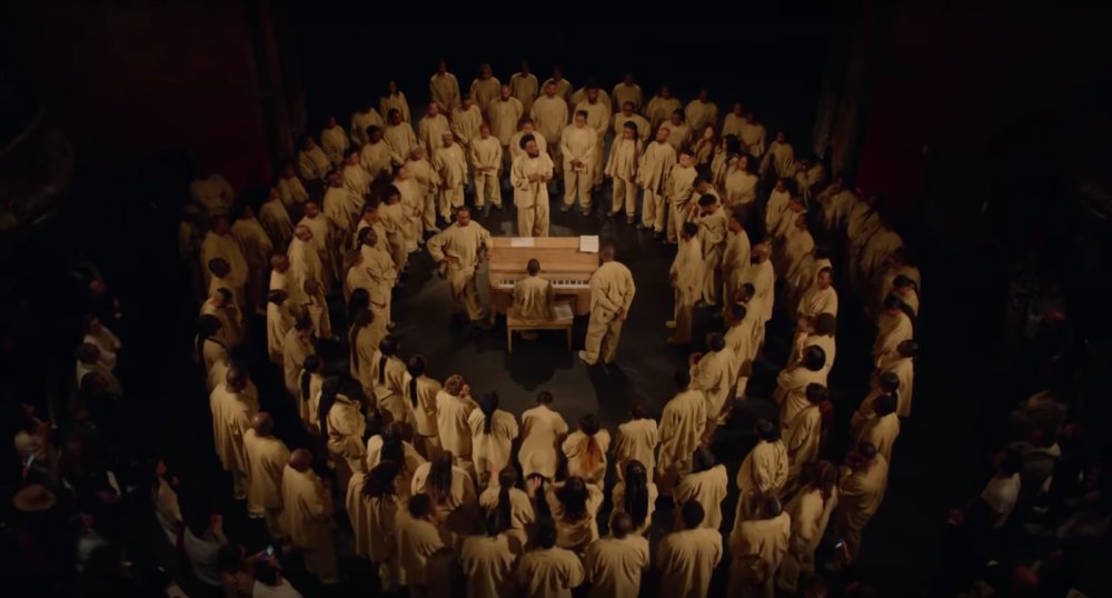 Illustration pour Hier, Kanye West présentait son étonnante chorale gospel à Paris