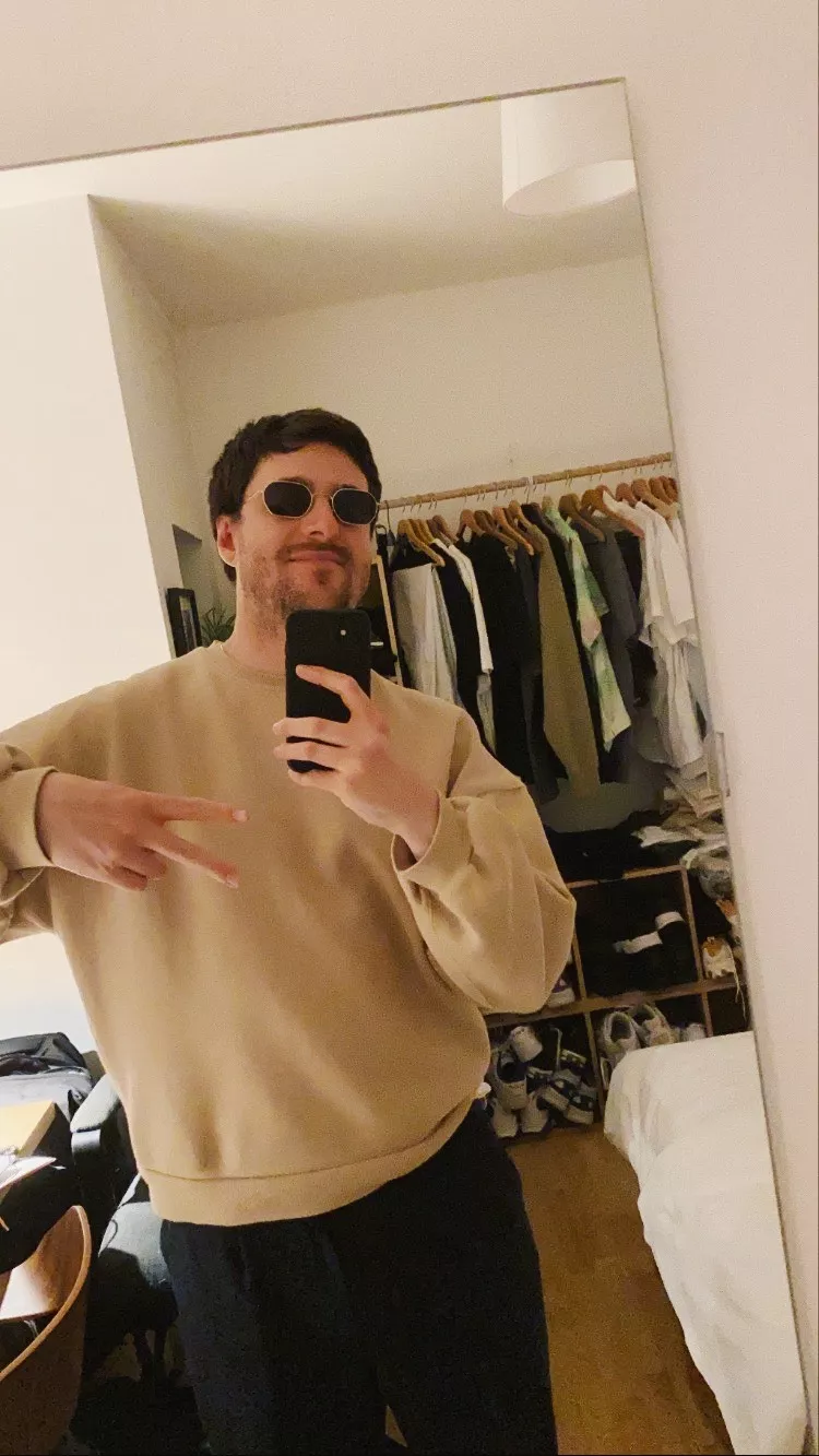 Illustration pour CBC395D9-BAEE-4733-8174-5E628F585FF3