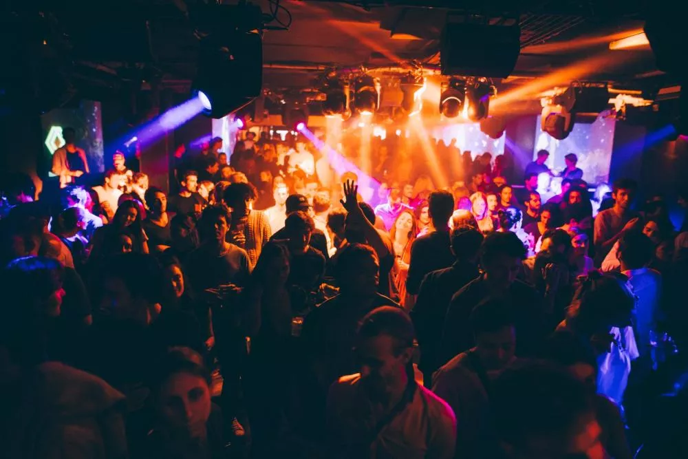 Illustration pour Frédéric Hocquard&nbsp;: « On ne verra pas avant des mois une salle avec 1000 personnes entassées à l&rsquo;intérieur »