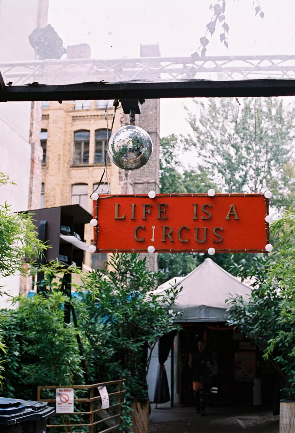 Illustration pour 01_SabrinaJeblaoui_NachtClubsBerlin5