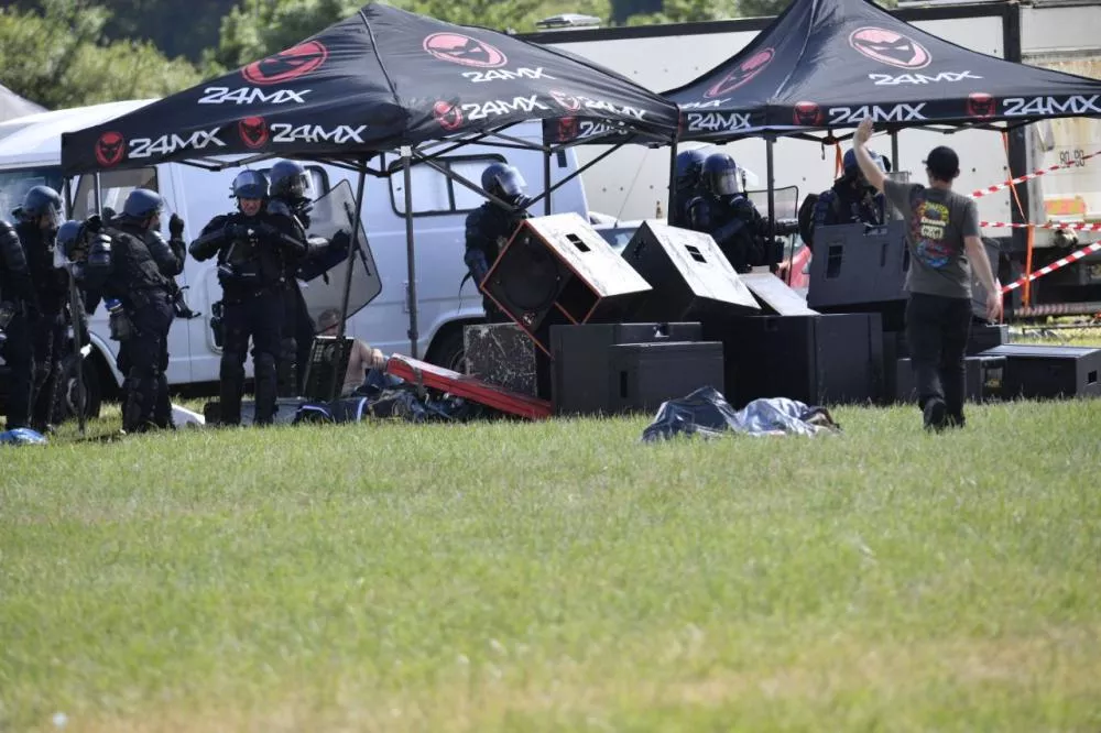 Illustration pour Classement sans suite pour la plainte du teufeur ayant perdu la main à la rave de Redon