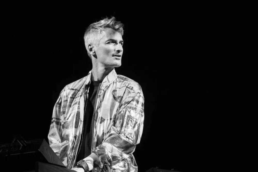 Illustration pour Thomas Roussel livre un nouvel EP entre classique et électronique chez Ed Banger