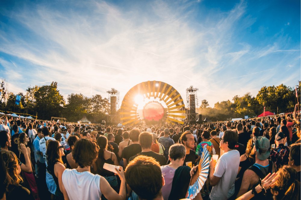 Illustration pour La flambée des cachets va-t-elle tuer les festivals ?