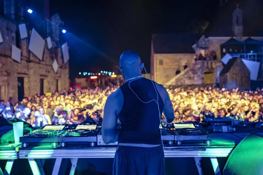 Illustration pour LSDXOXO dans La Cour – credit David Boschet-min