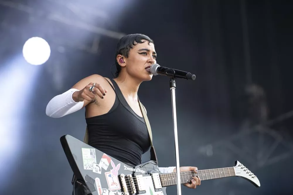 Éloi sur la scène du Cabaret Vert ©FMAYOLET