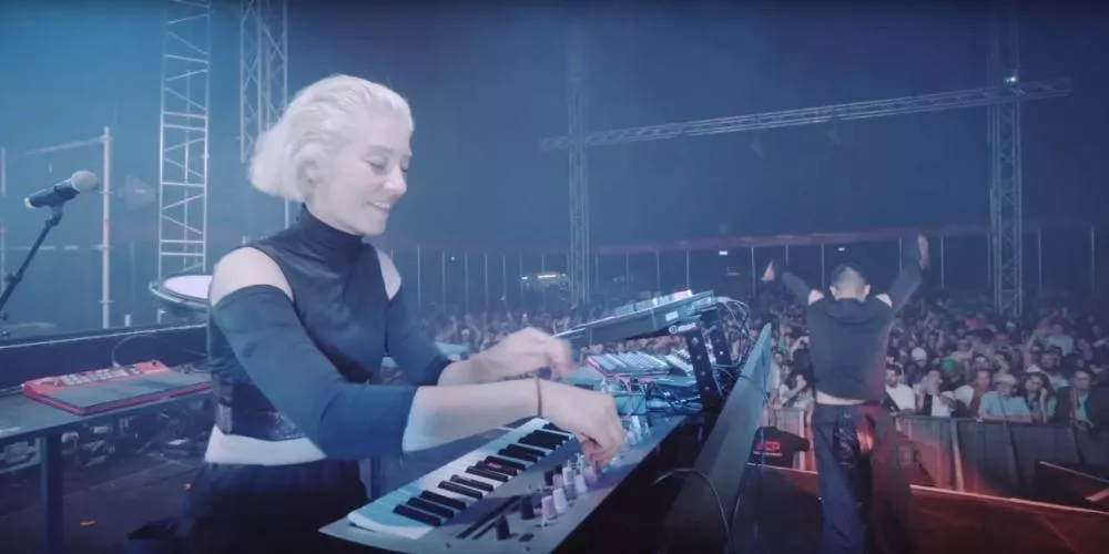 Capture d'écran de "Romane Santarelli - No Way Out | Live @ Au foin de la rue (2025)" © Romane Santarelli