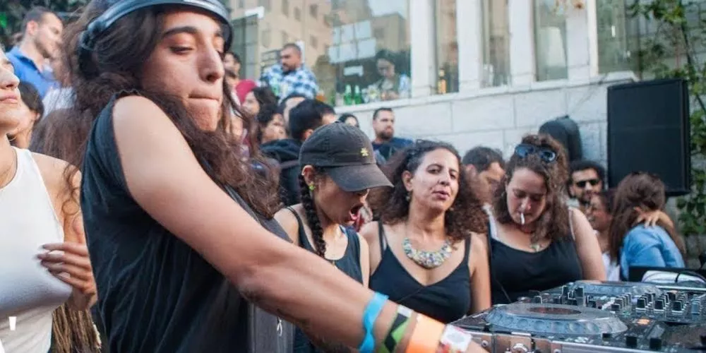 Miniature de la vidéo Youtube "FR Sama' Abdulhadi | Boiler Room Palestine" © Boiler Room