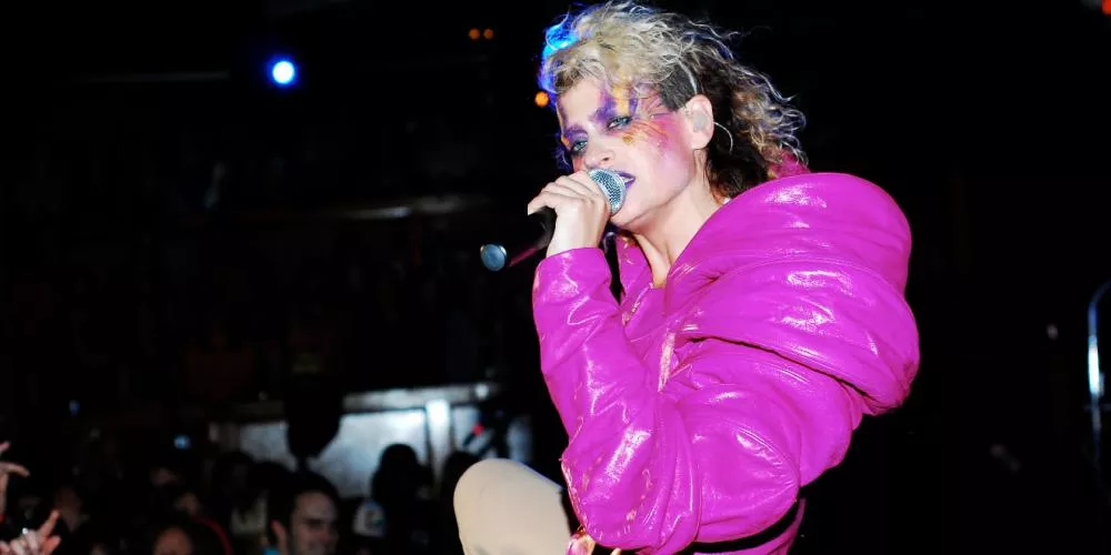 Peaches © Eric Silva via Wikimedia Commons