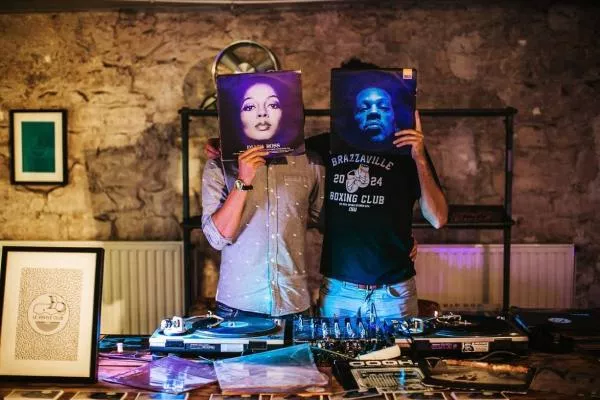 Illustration pour Le Vinyle Club&nbsp;: une autre façon de consommer la galette