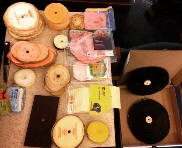 Illustration pour Matthew Herbert a bel et bien mixé sur des aubergines, des tortillas et du cheddar