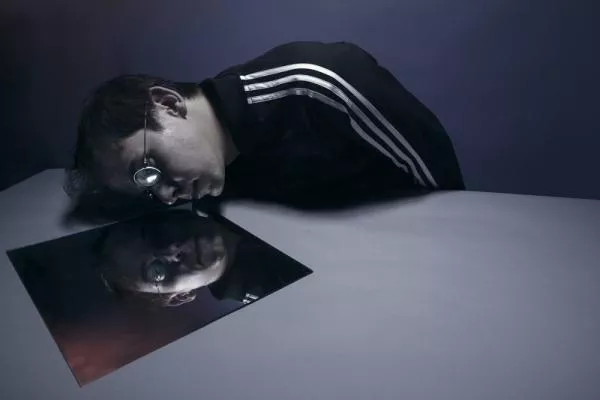 Illustration pour En écoute&nbsp;: « Dolls », le nouveau morceau de Rone