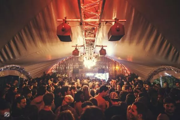 Illustration pour DJ Mag a dévoilé son top des 100 meilleurs clubs du monde