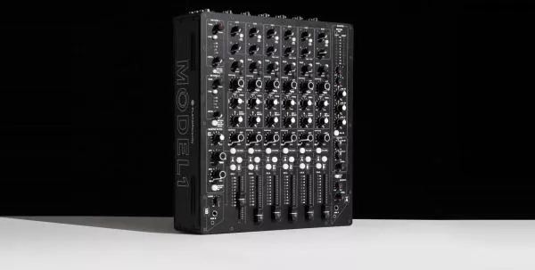 Illustration pour Richie Hawtin dévoile son propre modèle de table de mix