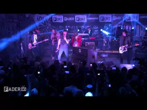 Illustration pour Damon Albarn, Snoop Dogg et Deltron 3030 reprennent « Clint Eastwood »