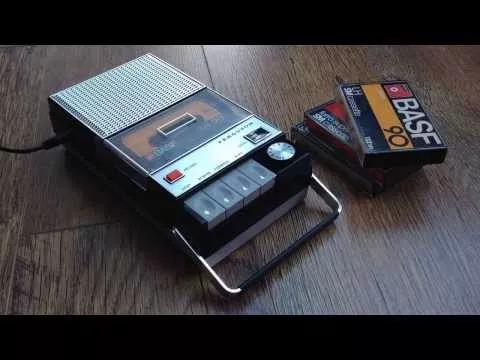 Illustration pour Voici un lecteur cassette qui joue des playlists Spotify