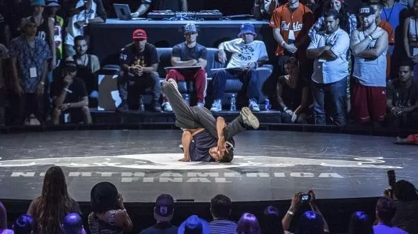 Illustration pour A voir&nbsp;: l&rsquo;histoire du breakdance résumée en trois minutes