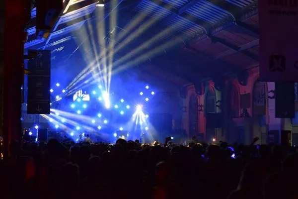 Illustration pour En direct de Hors Série, le mini Weather dans la gare Saint-Lazare