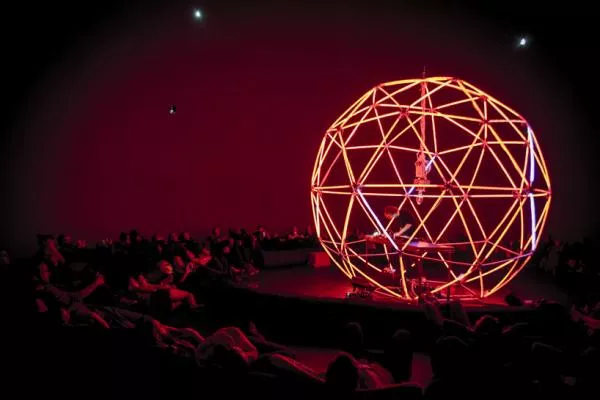 Illustration pour Fraction spatialise la musique électronique avec « Entropia »