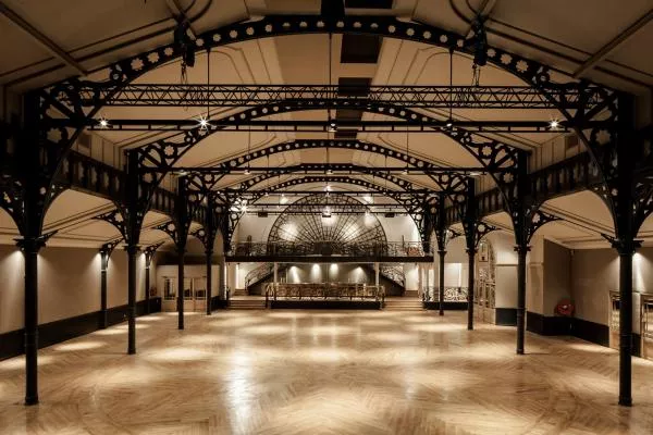 Illustration pour À voir&nbsp;: Visite guidée du nouvel Elysée Montmartre