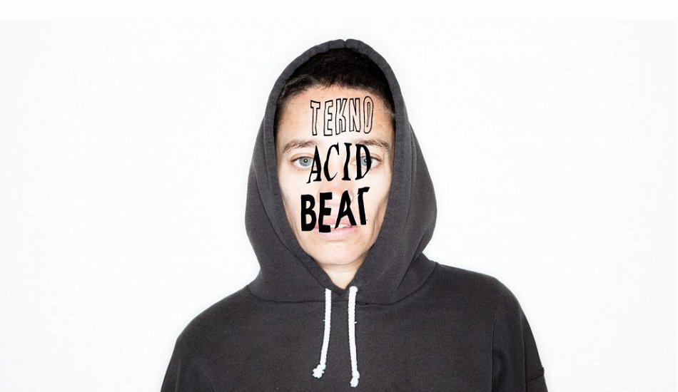 Illustration pour Rebeka Warrior offre un mix 100% féminin