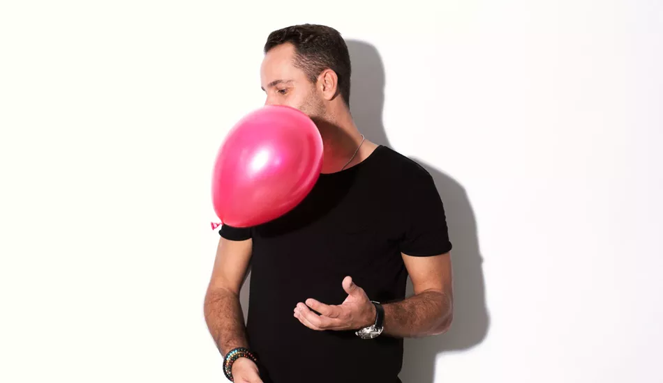 Illustration pour Exclu&nbsp;: « Silhouettes & Sparks » le virage pop d&rsquo;Alex Niggemann