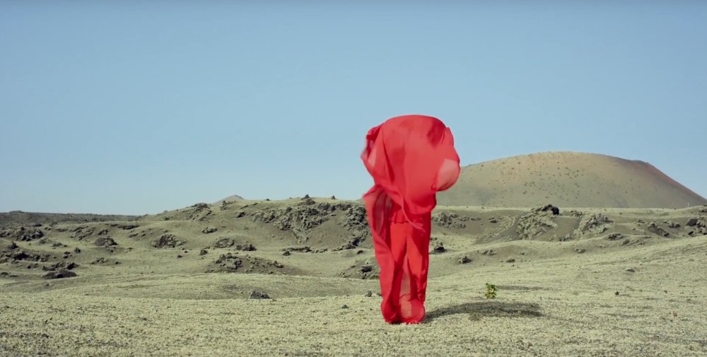 Illustration pour BLOW offre un clip aux frontières du rêve et du réel à son titre « Fall In Deep »